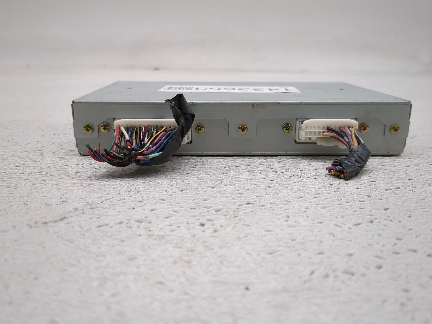 2004 Infiniti Qx56 Radio AM FM Cd Player Receiver Replacement P/N:28330-7Y001 Fits OEM Used Auto Parts - Oemusedautoparts1.c