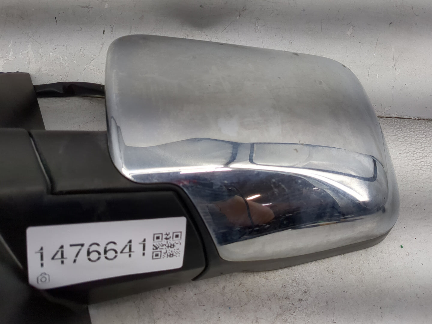 2004-2005 Infiniti Qx56 Driver Side View Mirror - Left Door Mirror OEM Used - Oemusedautoparts1.com
