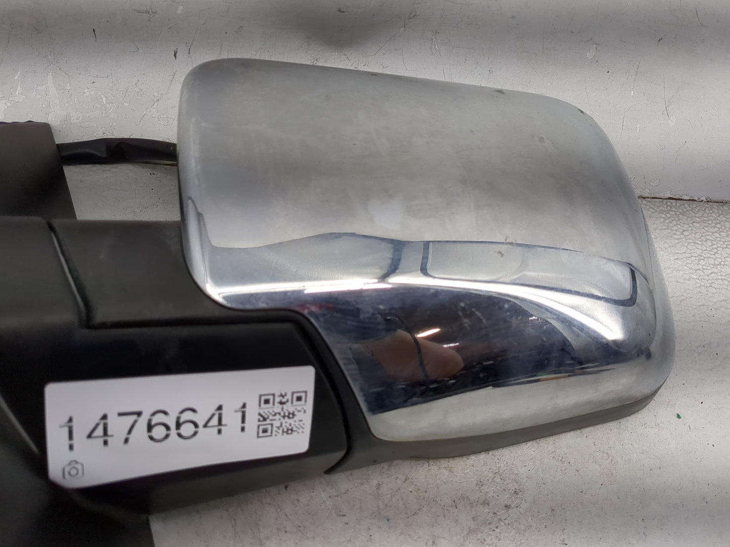 2004-2005 Infiniti Qx56 Driver Side View Mirror - Left Door Mirror OEM Used - Oemusedautoparts1.com