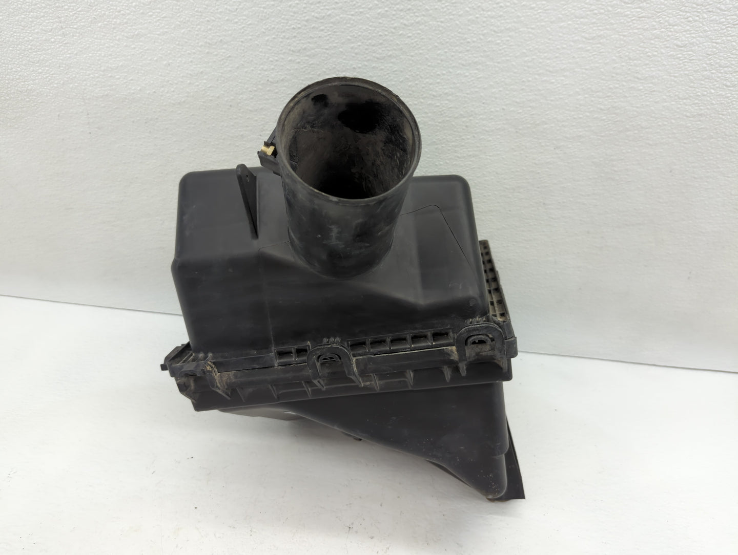 2004 Infiniti Qx56 Air Cleaner Intake-duct Hose Tube - Oemusedautoparts1.com