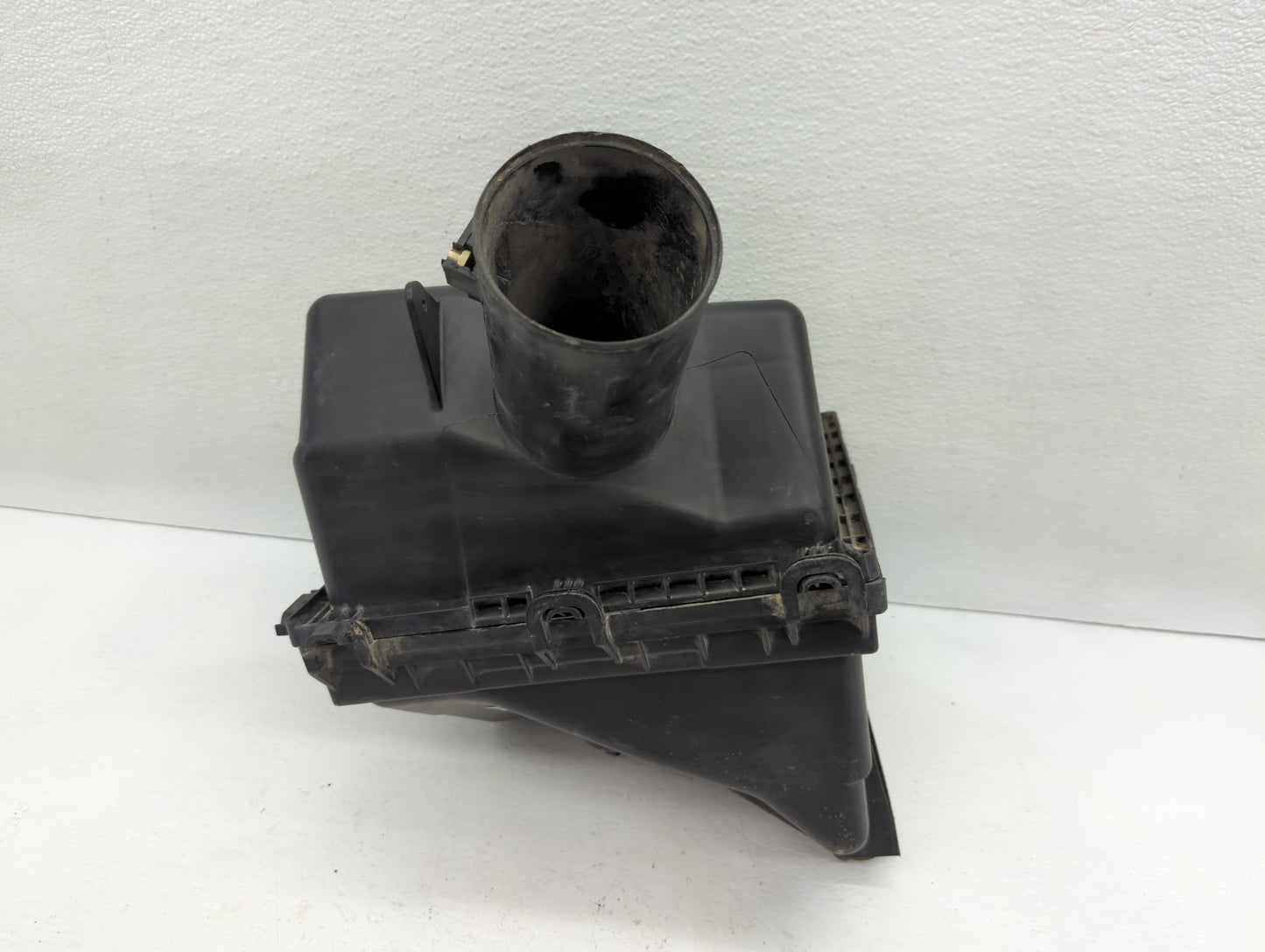 2004 Infiniti Qx56 Air Cleaner Intake-duct Hose Tube - Oemusedautoparts1.com