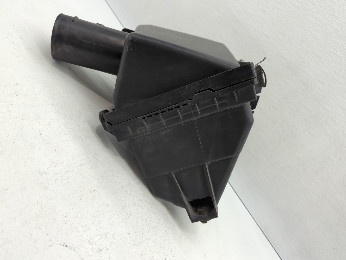 2004 Infiniti Qx56 Air Cleaner Intake-duct Hose Tube - Oemusedautoparts1.com