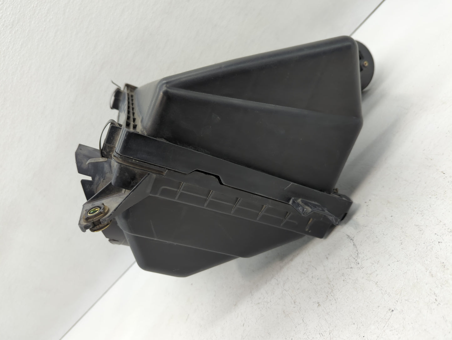 2004 Infiniti Qx56 Air Cleaner Intake-duct Hose Tube - Oemusedautoparts1.com