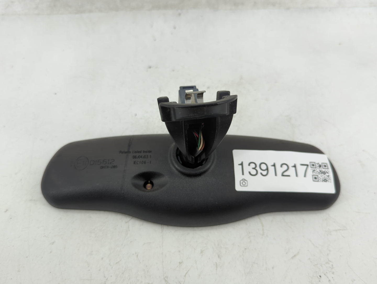 2004 Jaguar S-Type Interior Rear View Mirror Replacement OEM P/N:E11015612 Fits OEM Used Auto Parts - Oemusedautoparts1.com
