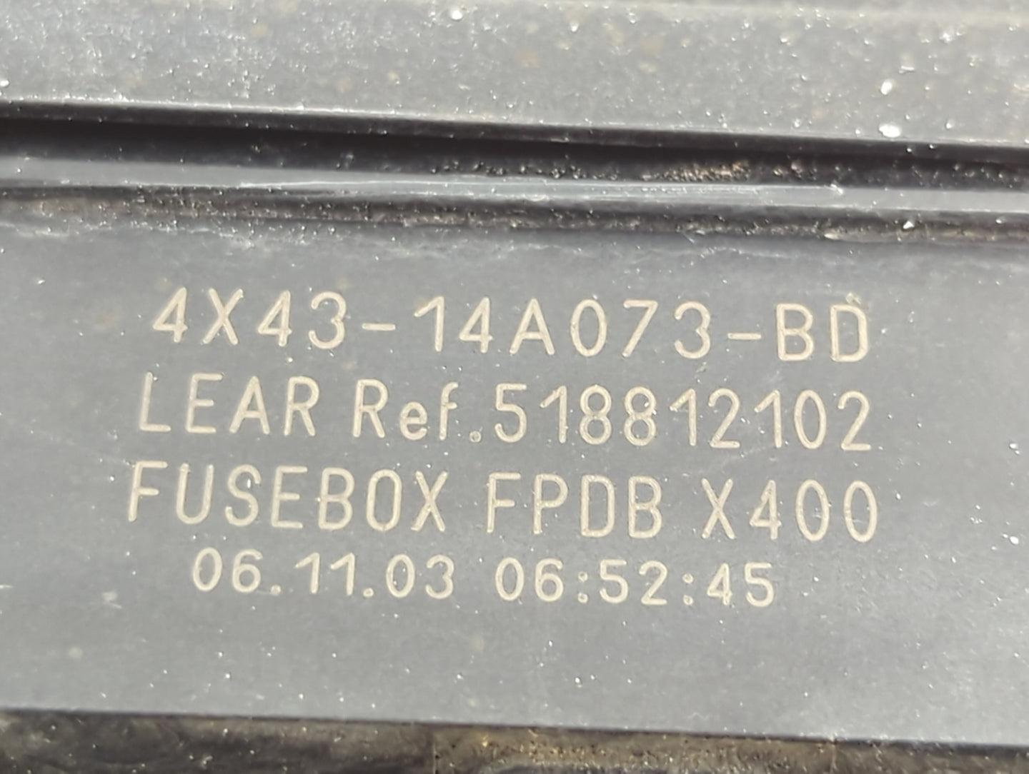2004 Jaguar X-Type Fusebox Fuse Box Panel Relay Module P/N:4X43-14A073-BD 518812102 Fits OEM Used Auto Parts - Oemusedautopa