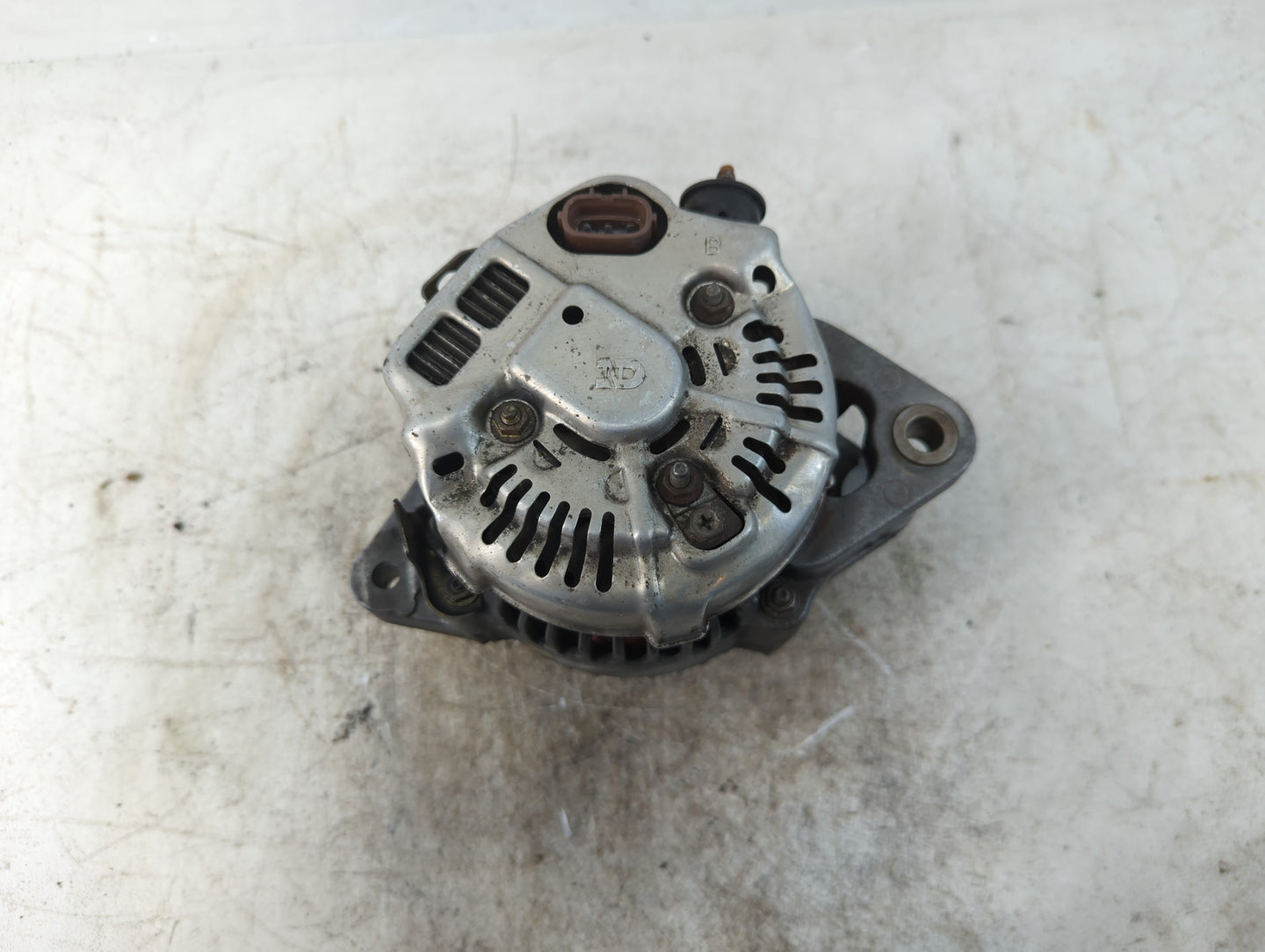 2002-2005 Jaguar X-Type Alternator Replacement Generator Charging Assembly Engine OEM P/N:9761211-508 Fits OEM Used Auto Par