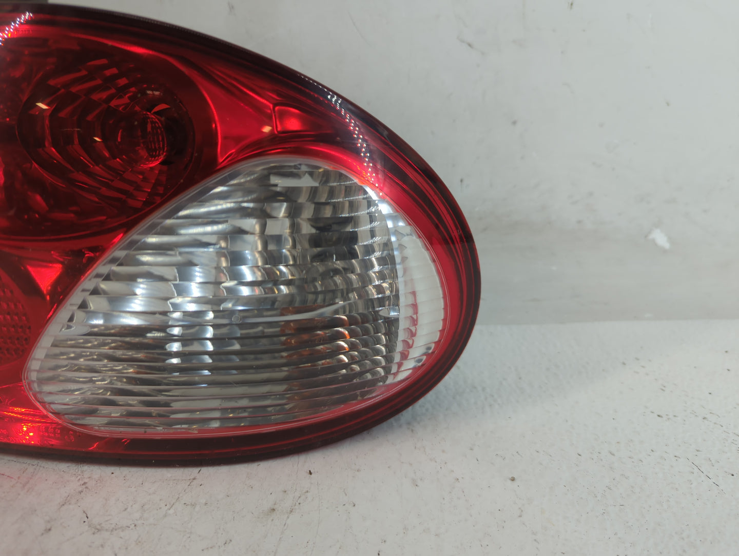 2002-2008 Jaguar X-Type Tail Light Assembly Passenger Right OEM P/N:6902 1772 Fits Fits 2002 2003 2004 2005 2006 2007 2008 O