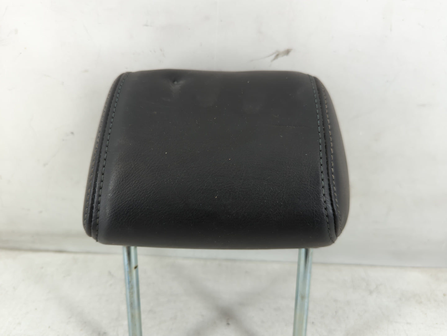 2002-2008 Jaguar X-Type Headrest Head Rest Rear Center Seat Fits Fits 2002 2003 2004 2005 2006 2007 2008 OEM Used Auto Parts