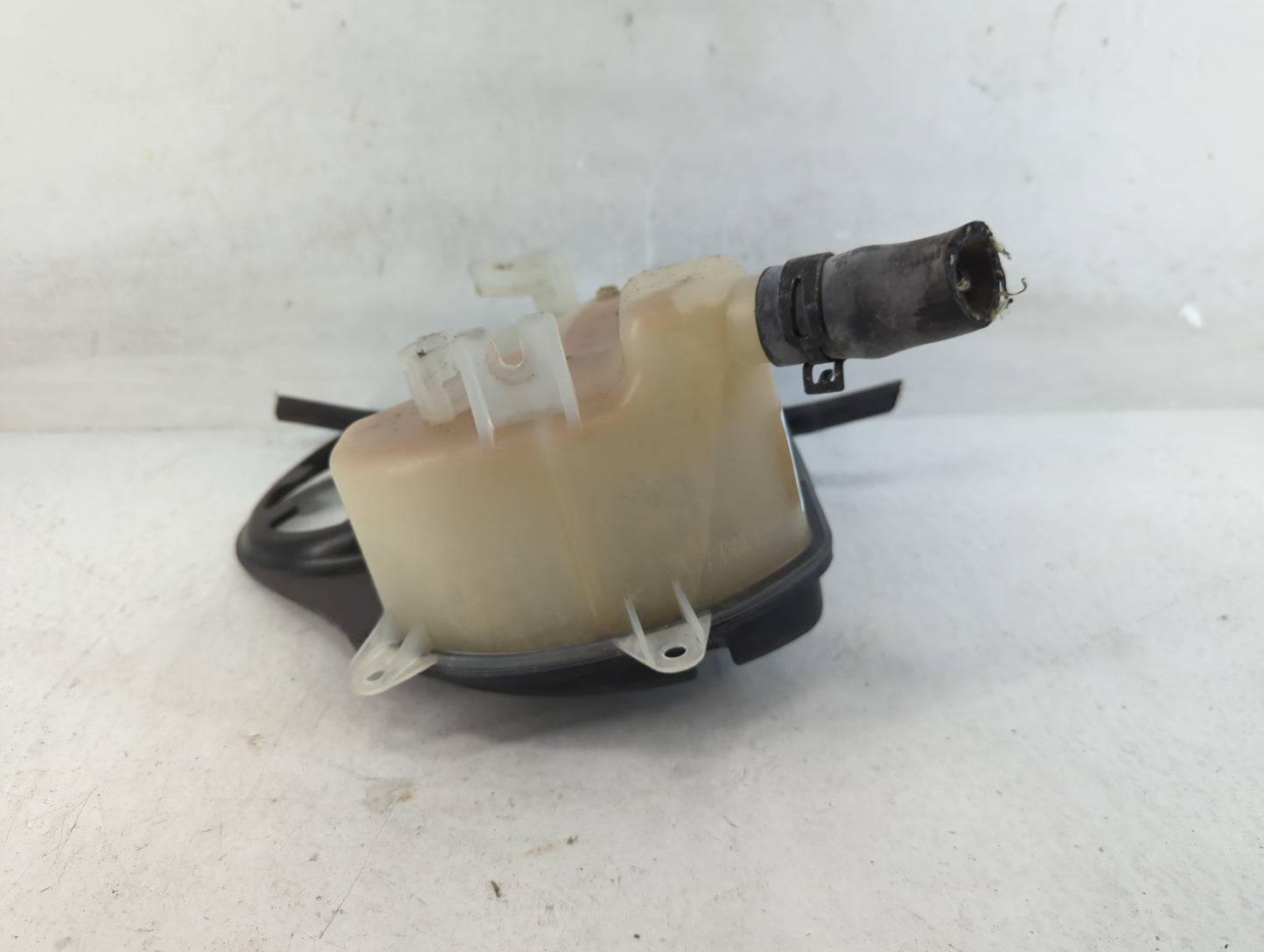 2002-2008 Jaguar X-type Radiator Coolant Overflow Expansion Tank Bottle - Oemusedautoparts1.com