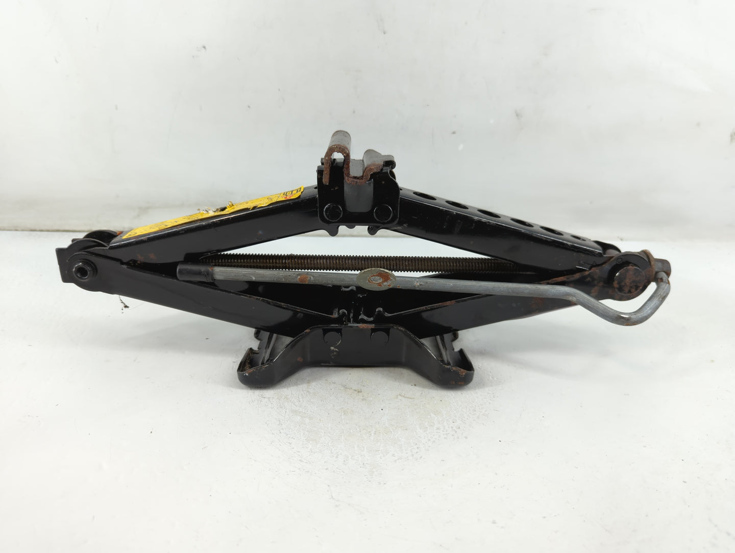 2004 Jaguar X-type Spare Scissor Car Jack - Oemusedautoparts1.com