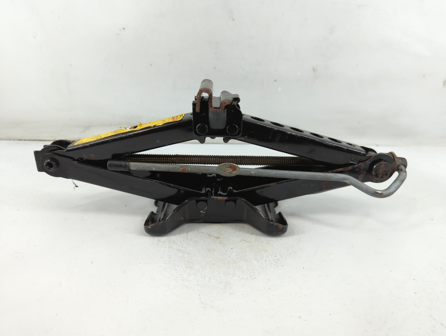 2004 Jaguar X-type Spare Scissor Car Jack - Oemusedautoparts1.com