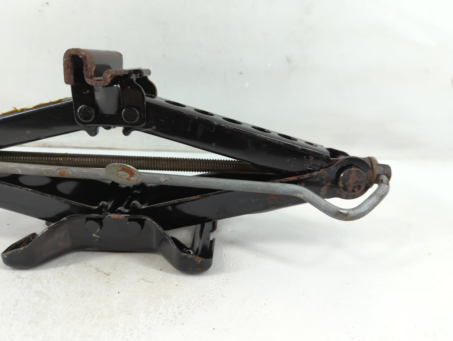 2004 Jaguar X-type Spare Scissor Car Jack - Oemusedautoparts1.com