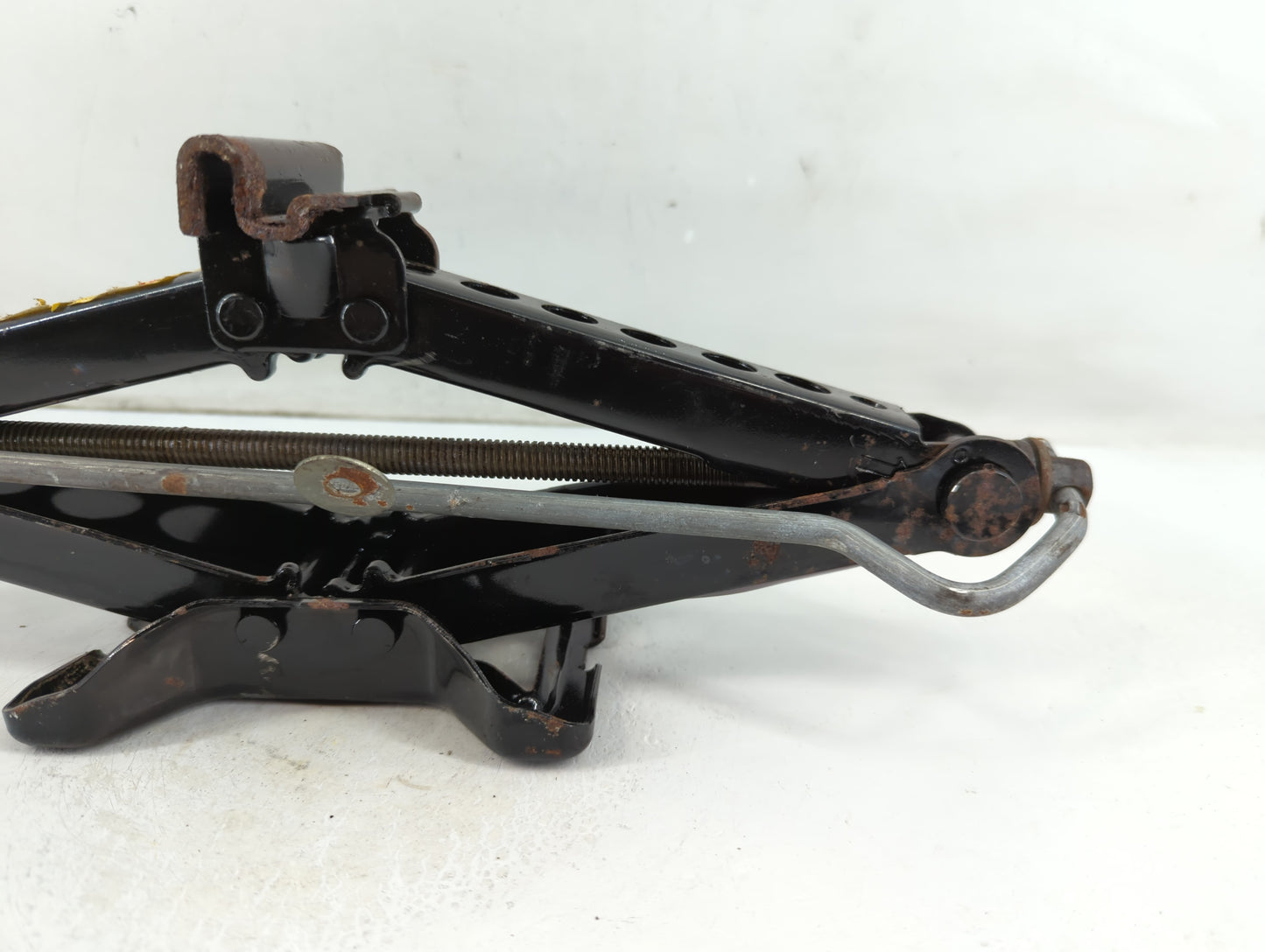2004 Jaguar X-type Spare Scissor Car Jack - Oemusedautoparts1.com