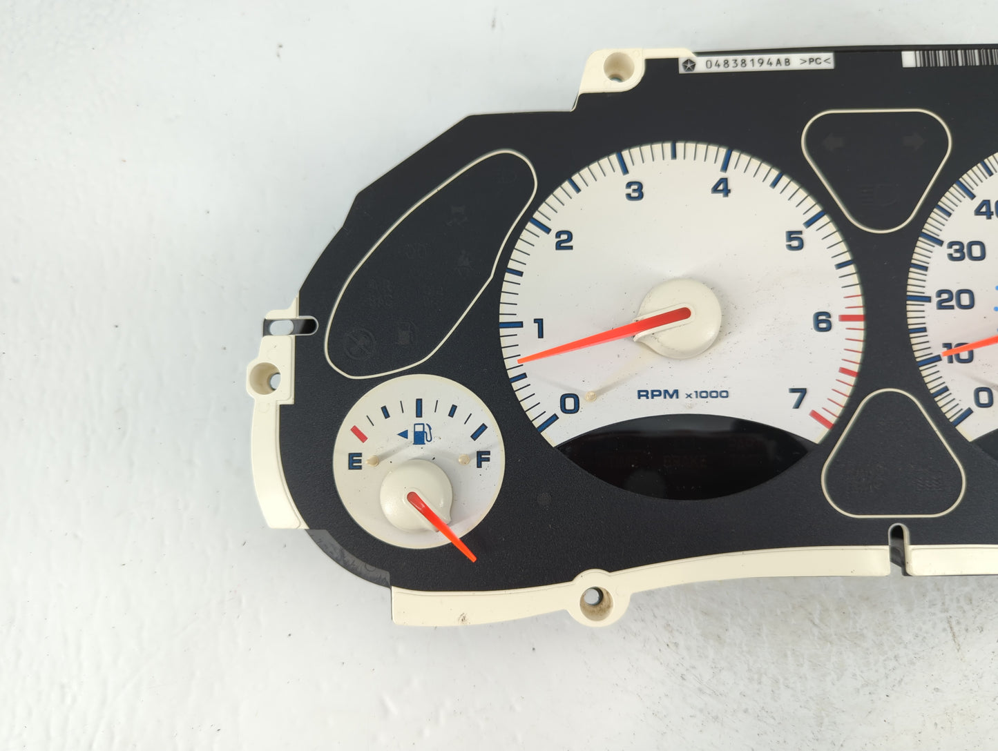 2004 Jeep Cherokee Instrument Cluster Speedometer Gauges P/N:04828935AB Fits OEM Used Auto Parts - Oemusedautoparts1.com