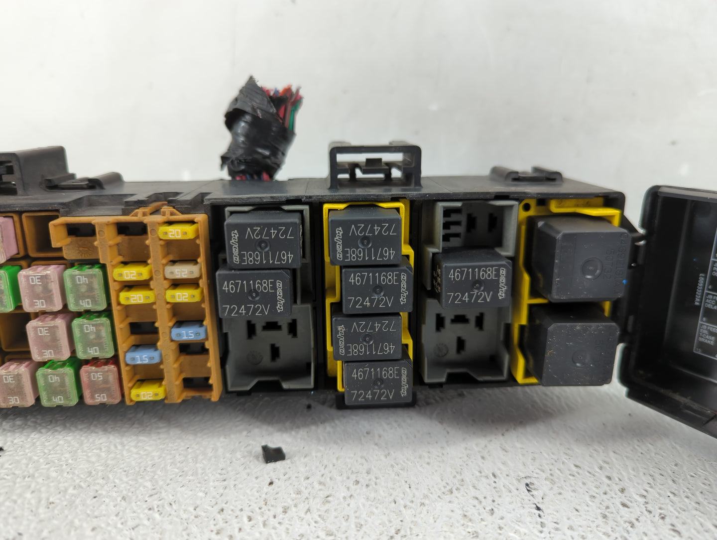 2000-2004 Jeep Grand Cherokee Fusebox Fuse Box Panel Relay Module P/N:UTA 90218 Fits Fits 2000 2001 2002 2003 2004 OEM Used 