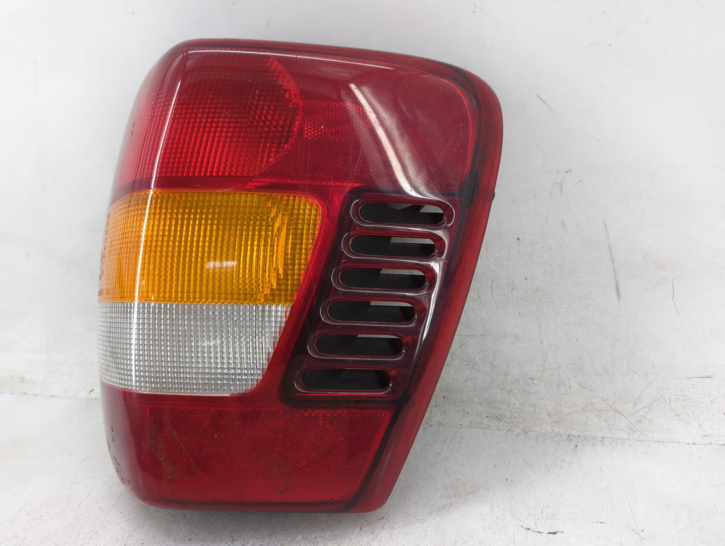 2003-2004 Jeep Grand Cherokee Tail Light Assembly Passenger Right OEM P/N:3911-02A Fits Fits 2003 2004 OEM Used Auto Parts -