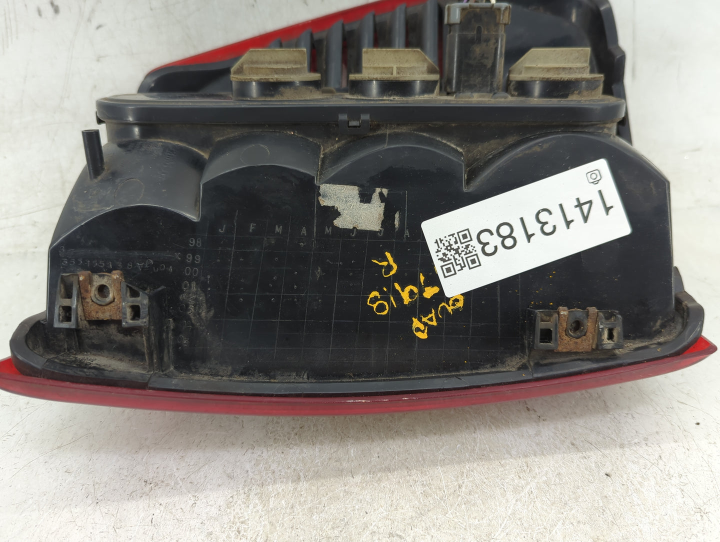 2003-2004 Jeep Grand Cherokee Tail Light Assembly Passenger Right OEM P/N:3911-02A Fits Fits 2003 2004 OEM Used Auto Parts -