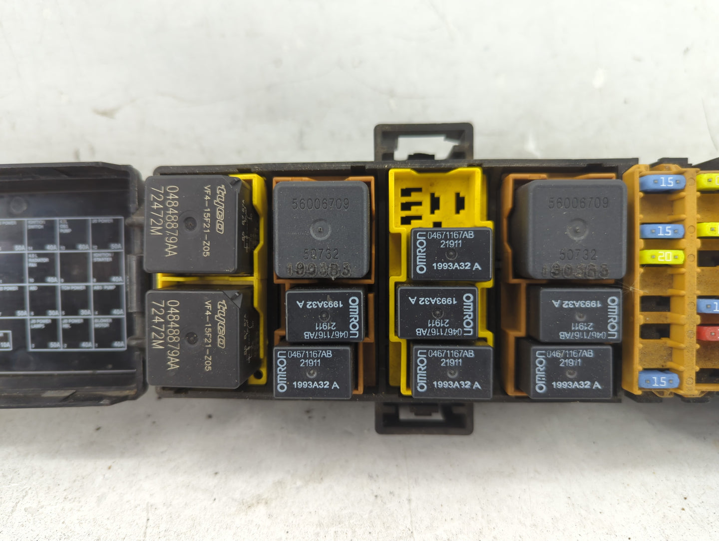 2000-2004 Jeep Grand Cherokee Fusebox Fuse Box Panel Relay Module P/N:04848879AA 56006709 Fits Fits 2000 2001 2002 2003 2004