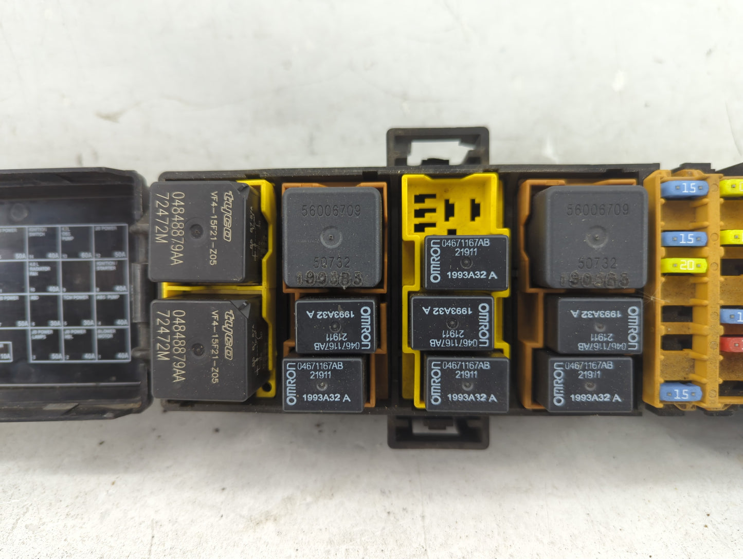 2000-2004 Jeep Grand Cherokee Fusebox Fuse Box Panel Relay Module P/N:04848879AA 56006709 Fits Fits 2000 2001 2002 2003 2004