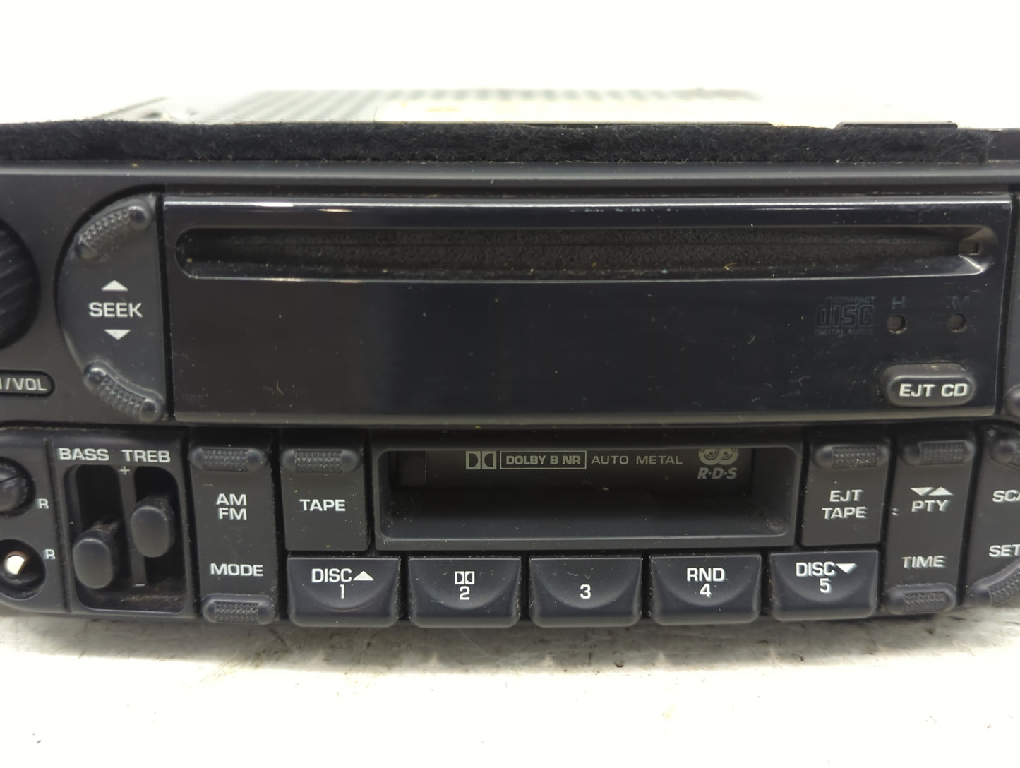 2002-2004 Jeep Grand Cherokee Radio AM FM Cd Player Receiver Replacement P/N:05091606AD Fits OEM Used Auto Parts - Oemusedau