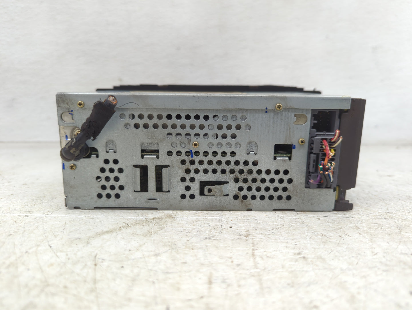2002-2004 Jeep Grand Cherokee Radio AM FM Cd Player Receiver Replacement P/N:05091606AD Fits OEM Used Auto Parts - Oemusedau