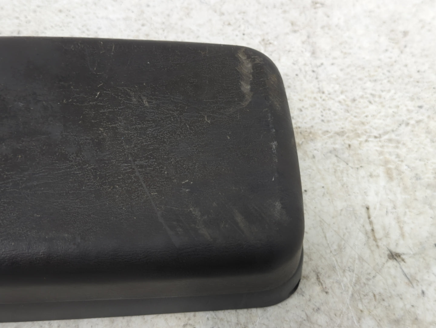 2004 Jeep Grand Cherokee Center Console Armrest Cover Lid Fits OEM Used Auto Parts - Oemusedautoparts1.com