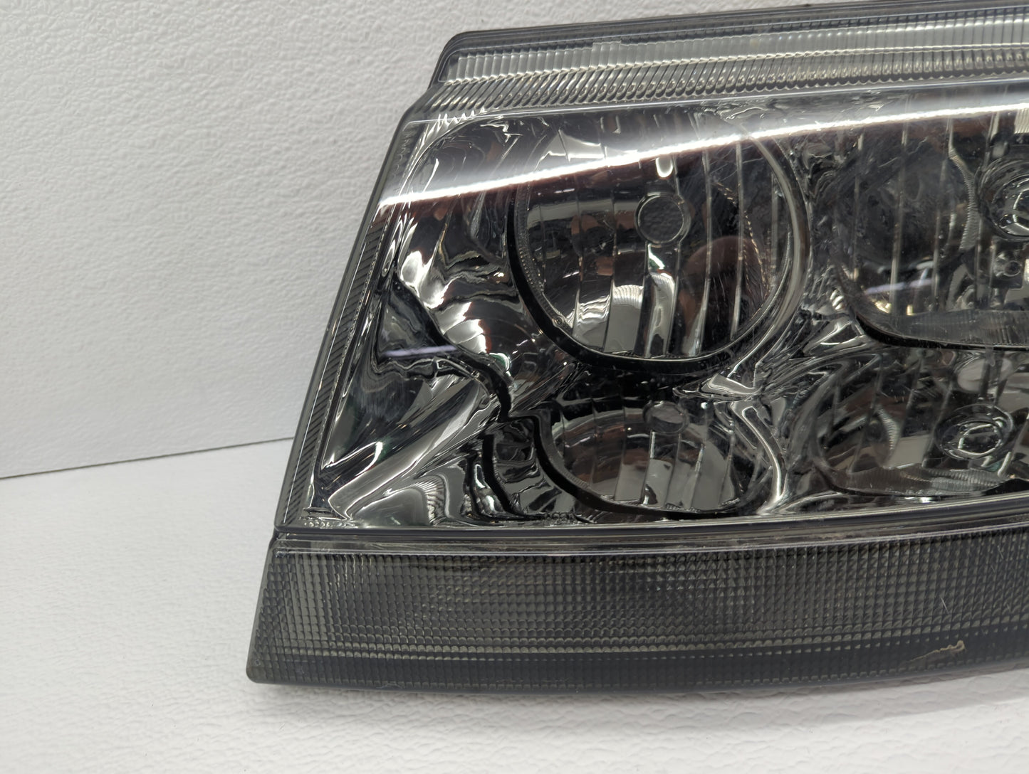 2002-2004 Jeep Grand Cherokee Driver Left Oem Head Light Headlight Lamp - Oemusedautoparts1.com