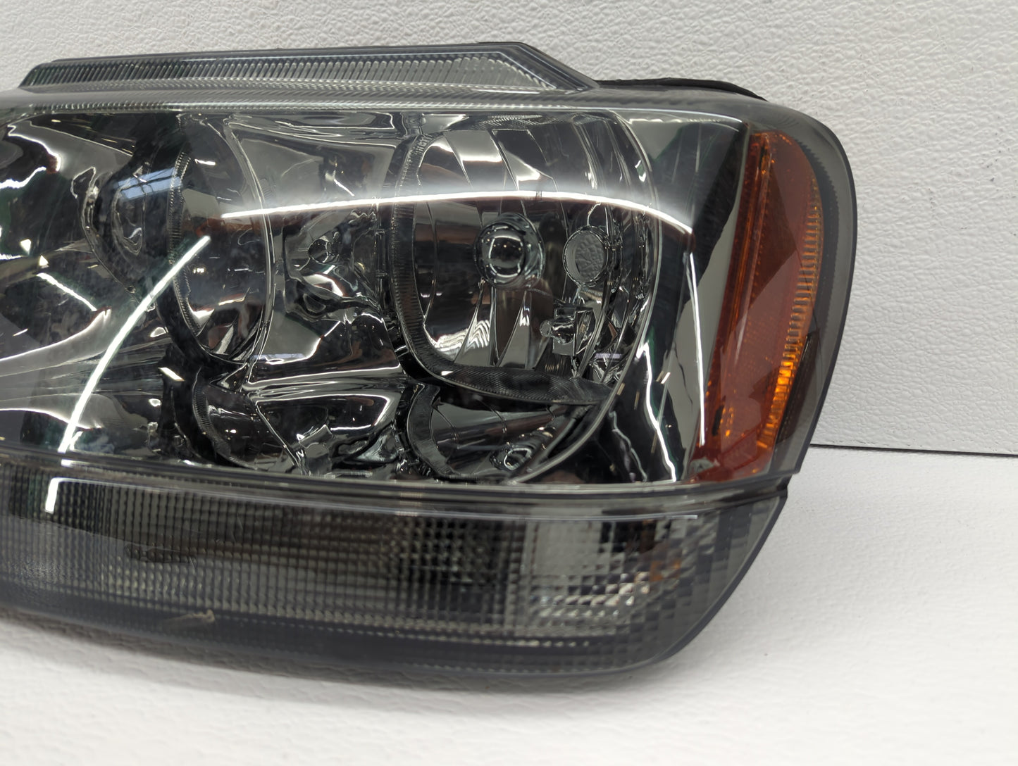 2002-2004 Jeep Grand Cherokee Driver Left Oem Head Light Headlight Lamp - Oemusedautoparts1.com