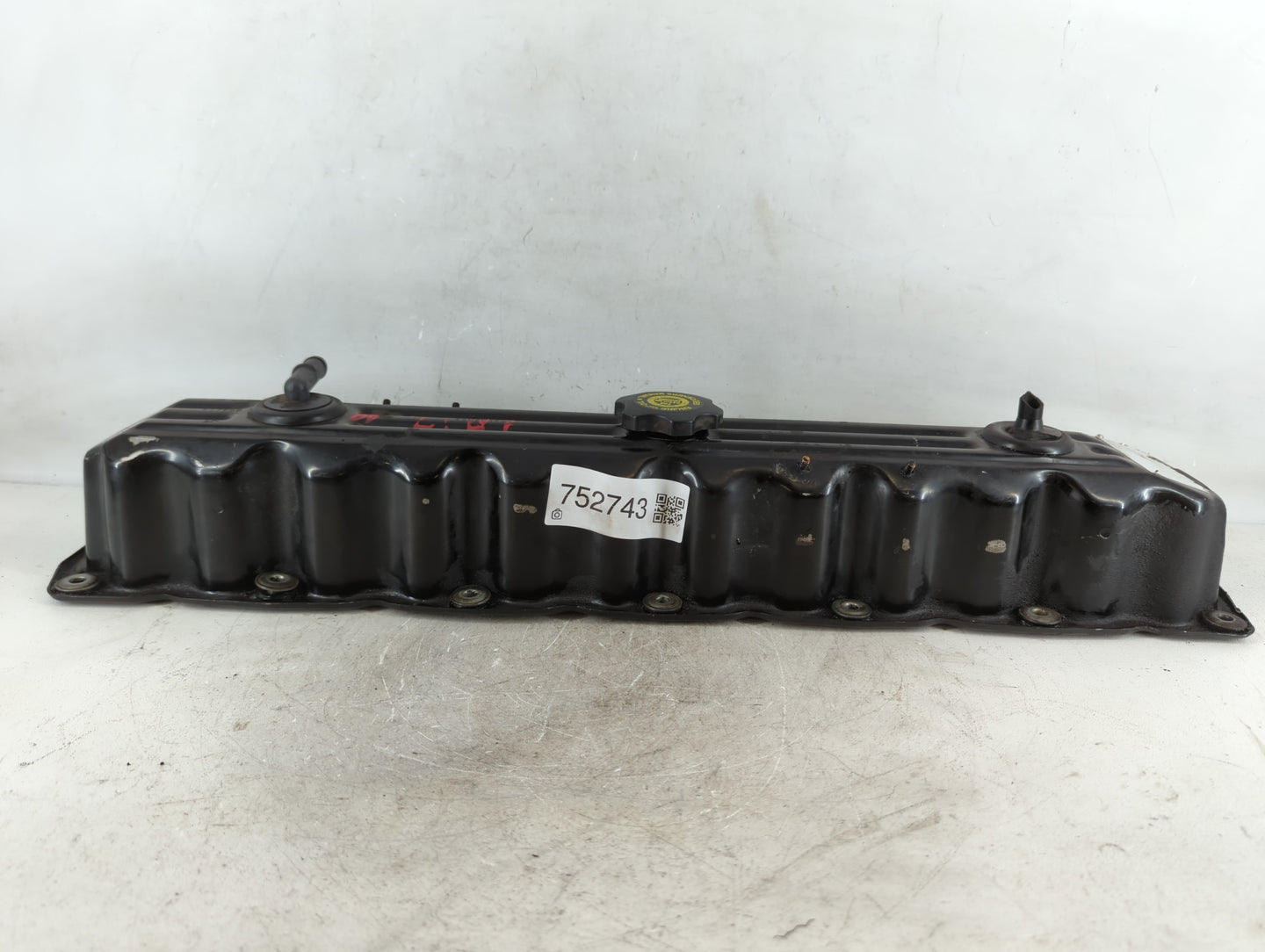2004 Jeep Grand Cherokee Driver Left Cylinder Head Valve Cover Fits OEM Used Auto Parts - Oemusedautoparts1.com