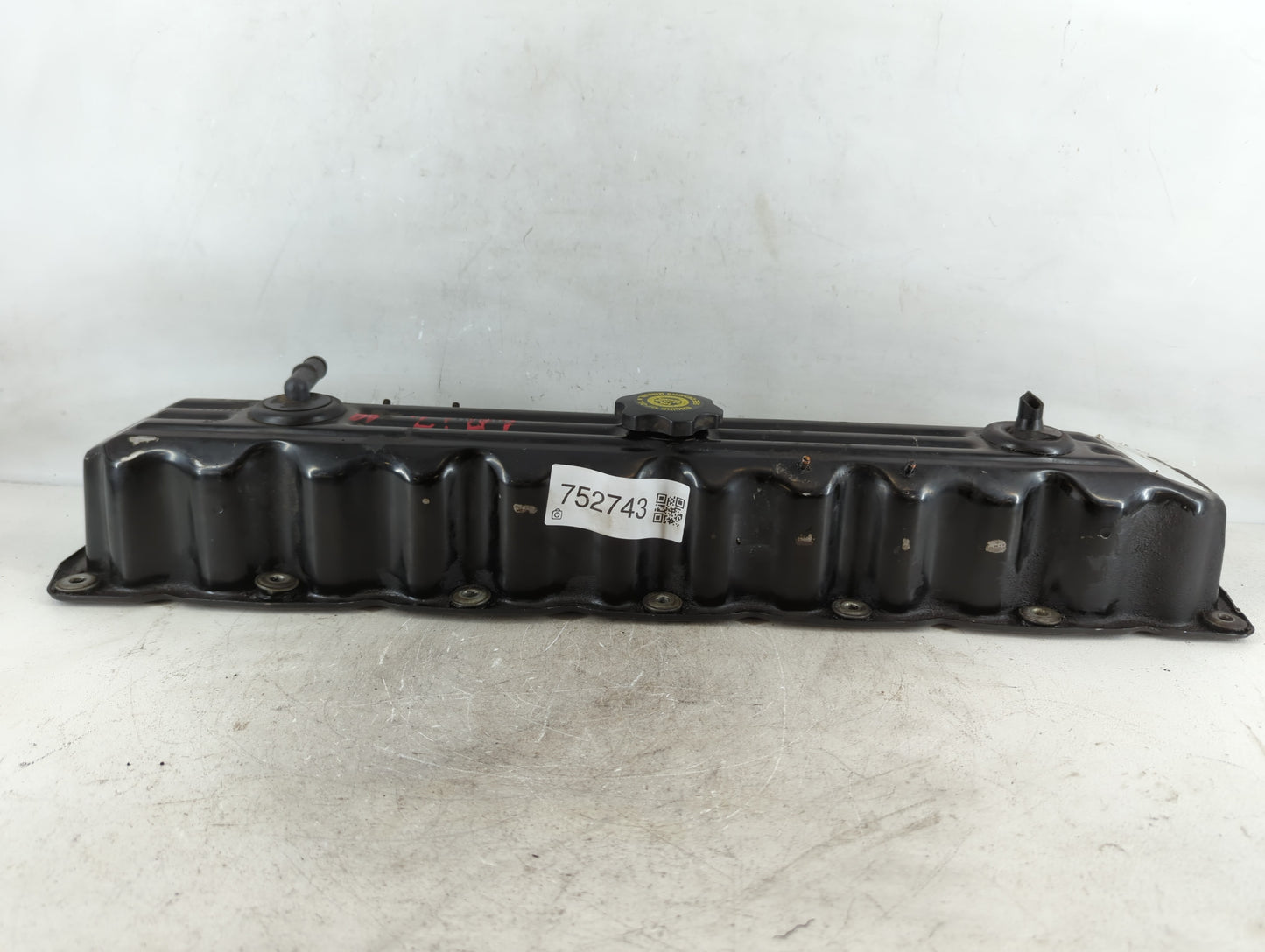2004 Jeep Grand Cherokee Driver Left Cylinder Head Valve Cover Fits OEM Used Auto Parts - Oemusedautoparts1.com