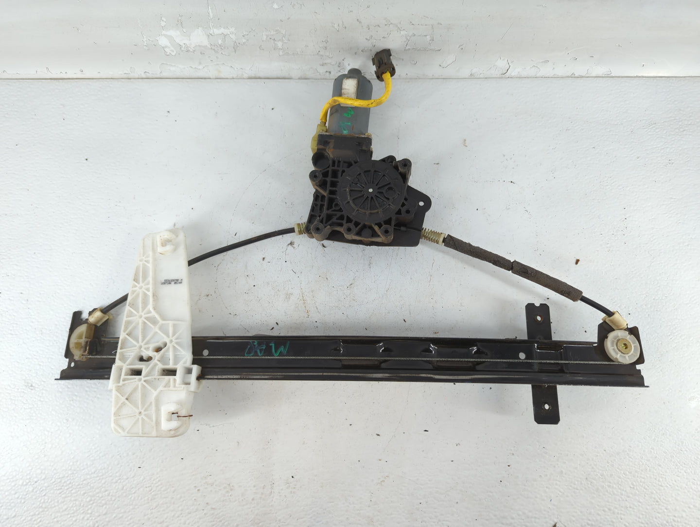2000-2004 Jeep Grand Cherokee Driver Left Front Window Regulator 777031 - Oemusedautoparts1.com