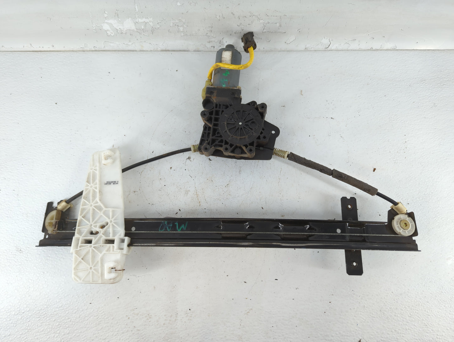 2000-2004 Jeep Grand Cherokee Driver Left Front Window Regulator 777031 - Oemusedautoparts1.com