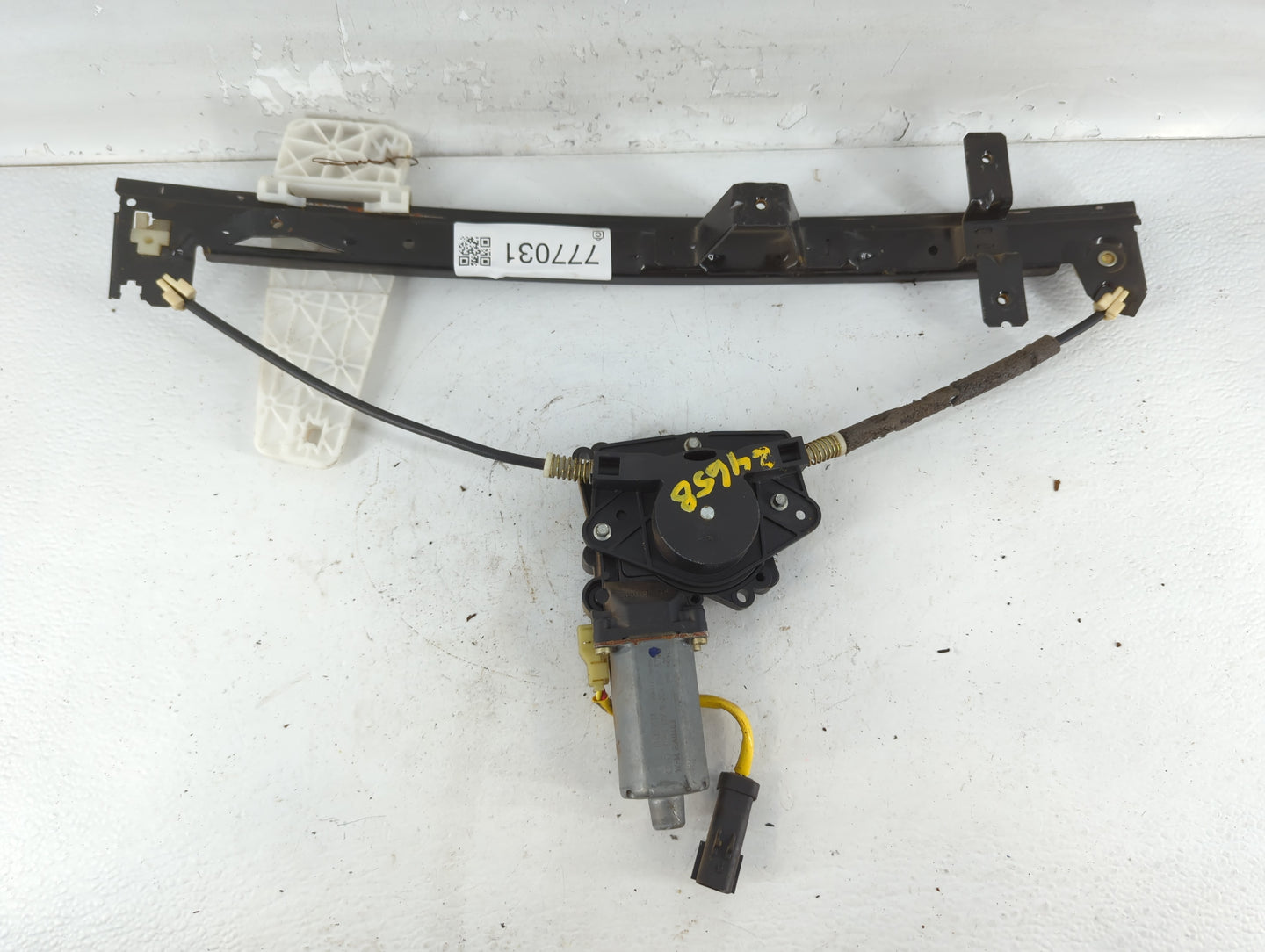 2000-2004 Jeep Grand Cherokee Driver Left Front Window Regulator 777031 - Oemusedautoparts1.com