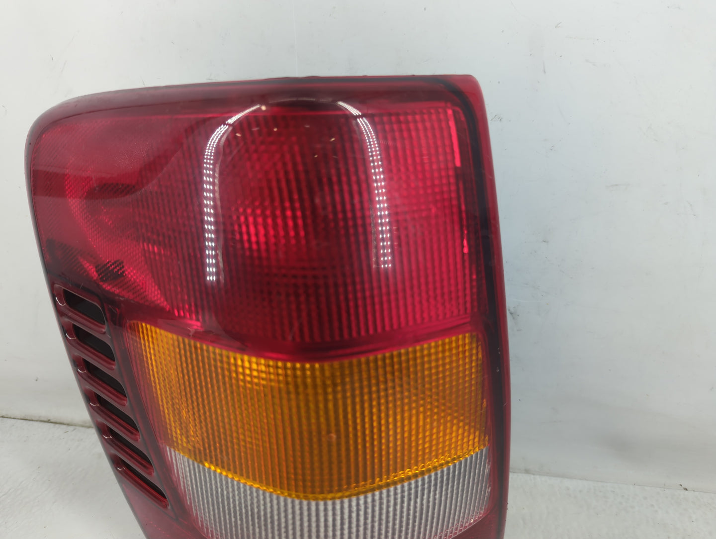 2003-2004 Jeep Grand Cherokee Tail Light Assembly Driver Left OEM Fits Fits 2003 2004 OEM Used Auto Parts - Oemusedautoparts
