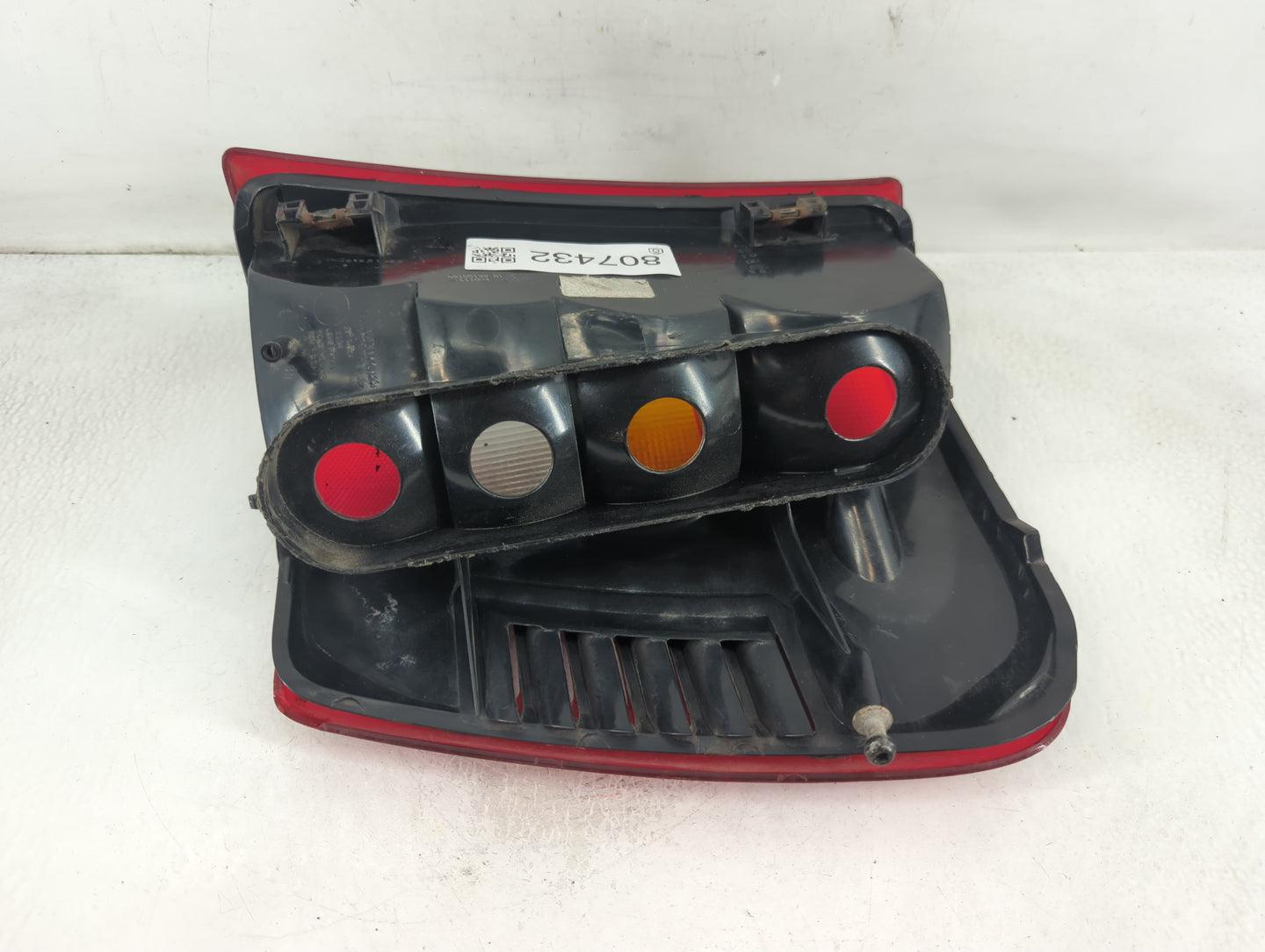 2003-2004 Jeep Grand Cherokee Tail Light Assembly Driver Left OEM Fits Fits 2003 2004 OEM Used Auto Parts - Oemusedautoparts