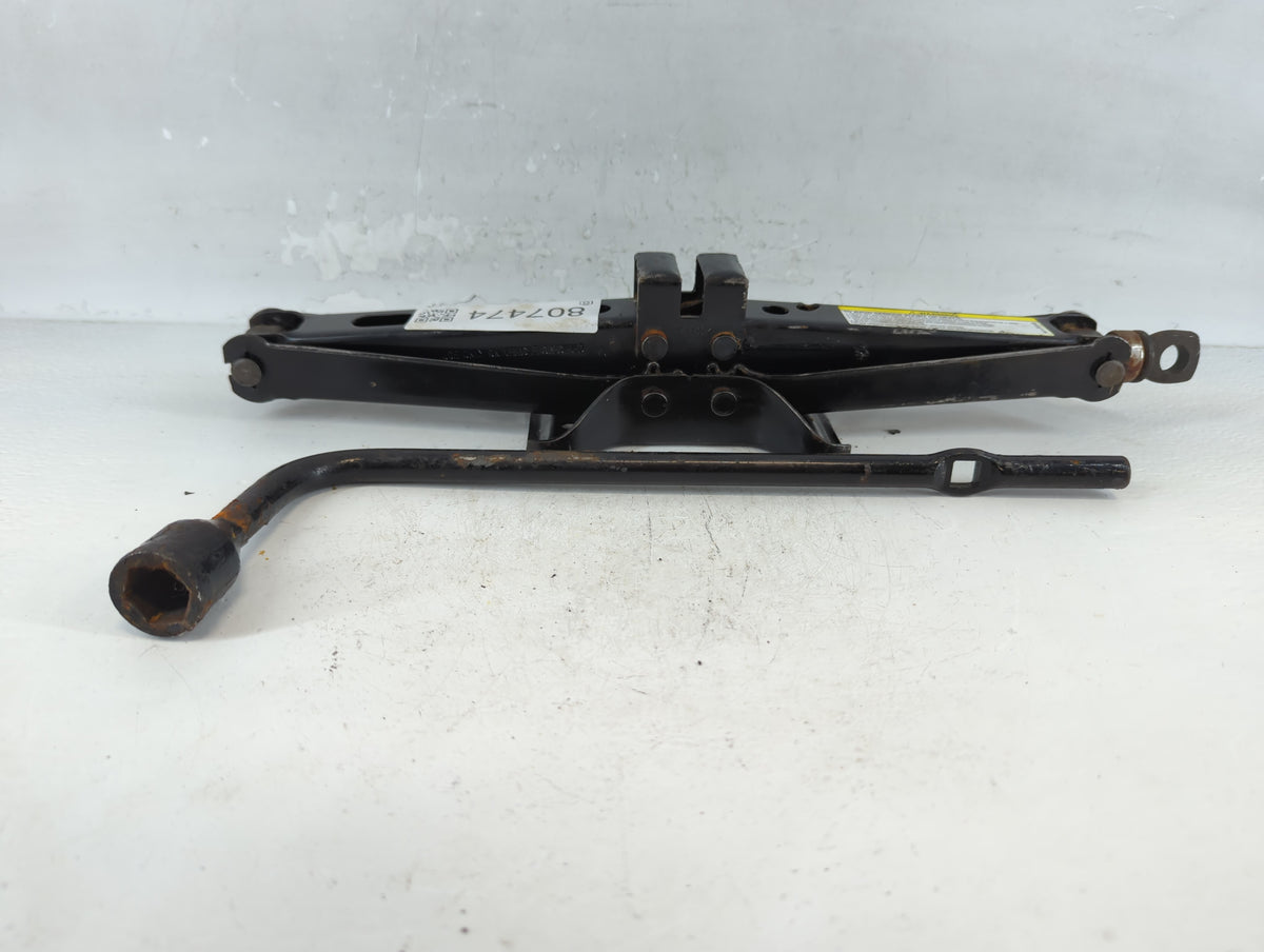 2004 Jeep Grand Cherokee Spare Scissor Car Jack - Oemusedautoparts1.com