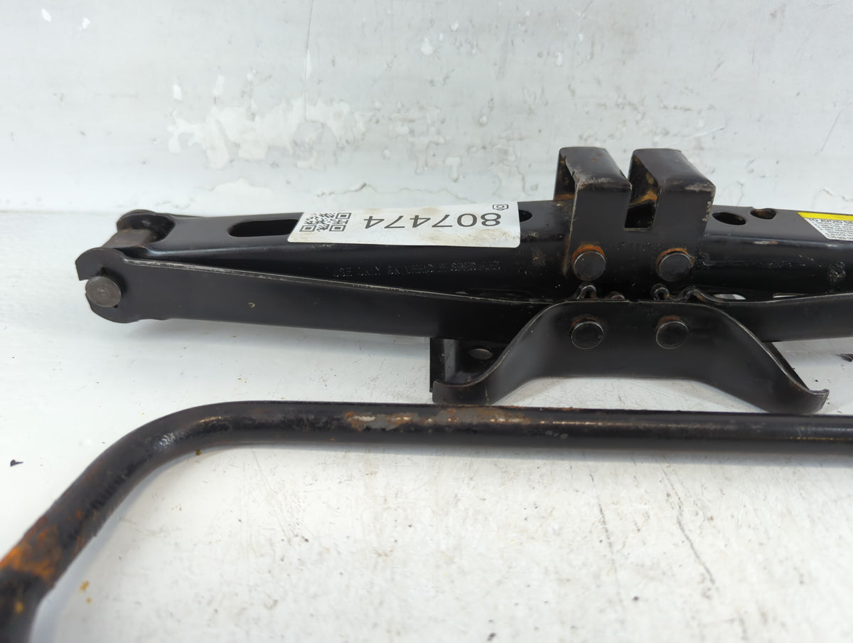 2004 Jeep Grand Cherokee Spare Scissor Car Jack - Oemusedautoparts1.com