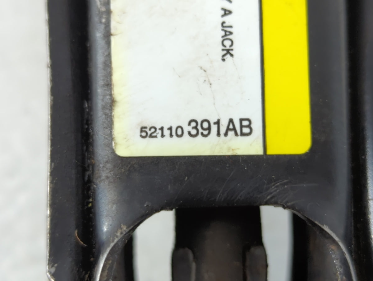 2004 Jeep Grand Cherokee Spare Scissor Car Jack - Oemusedautoparts1.com