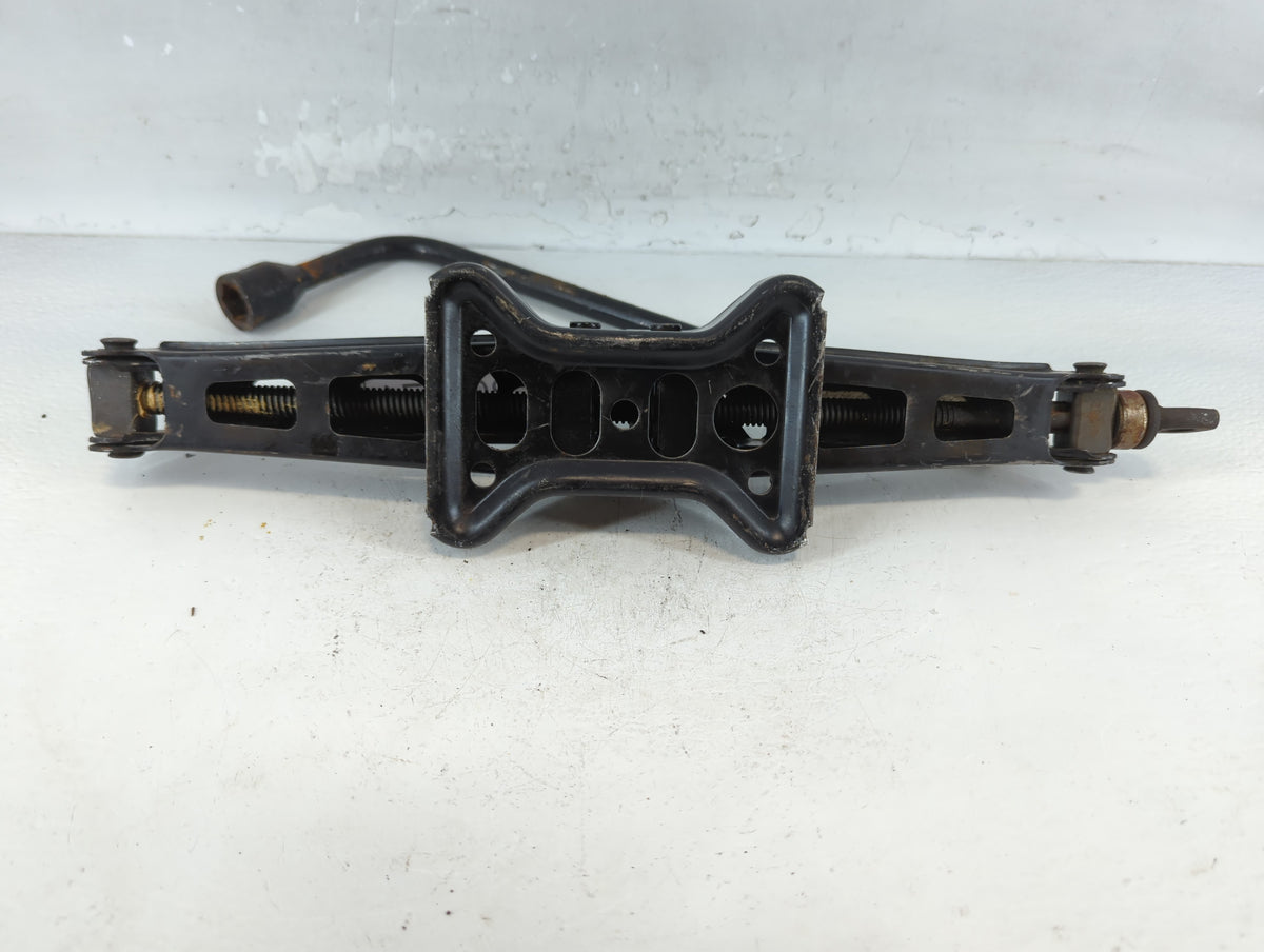 2004 Jeep Grand Cherokee Spare Scissor Car Jack - Oemusedautoparts1.com