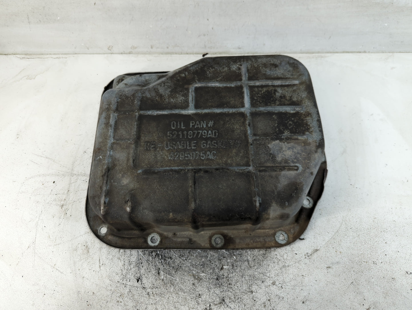 1999-2004 Jeep Grand Cherokee Engine Oil Pan P/N:52118779AD 4295875AC Fits Fits 1999 2000 2001 2002 2003 2004 OEM Used Auto 