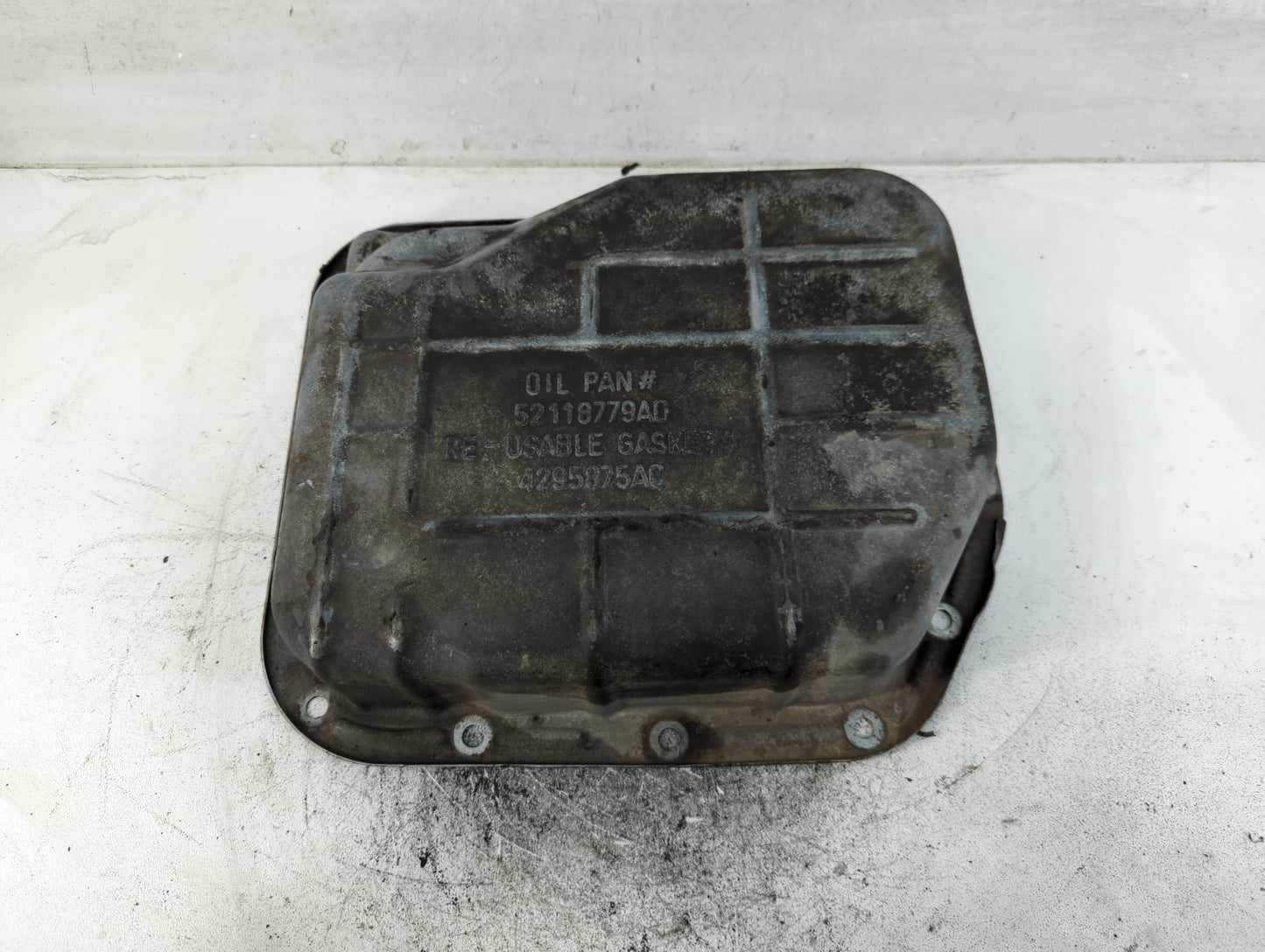 1999-2004 Jeep Grand Cherokee Engine Oil Pan P/N:52118779AD 4295875AC Fits Fits 1999 2000 2001 2002 2003 2004 OEM Used Auto 