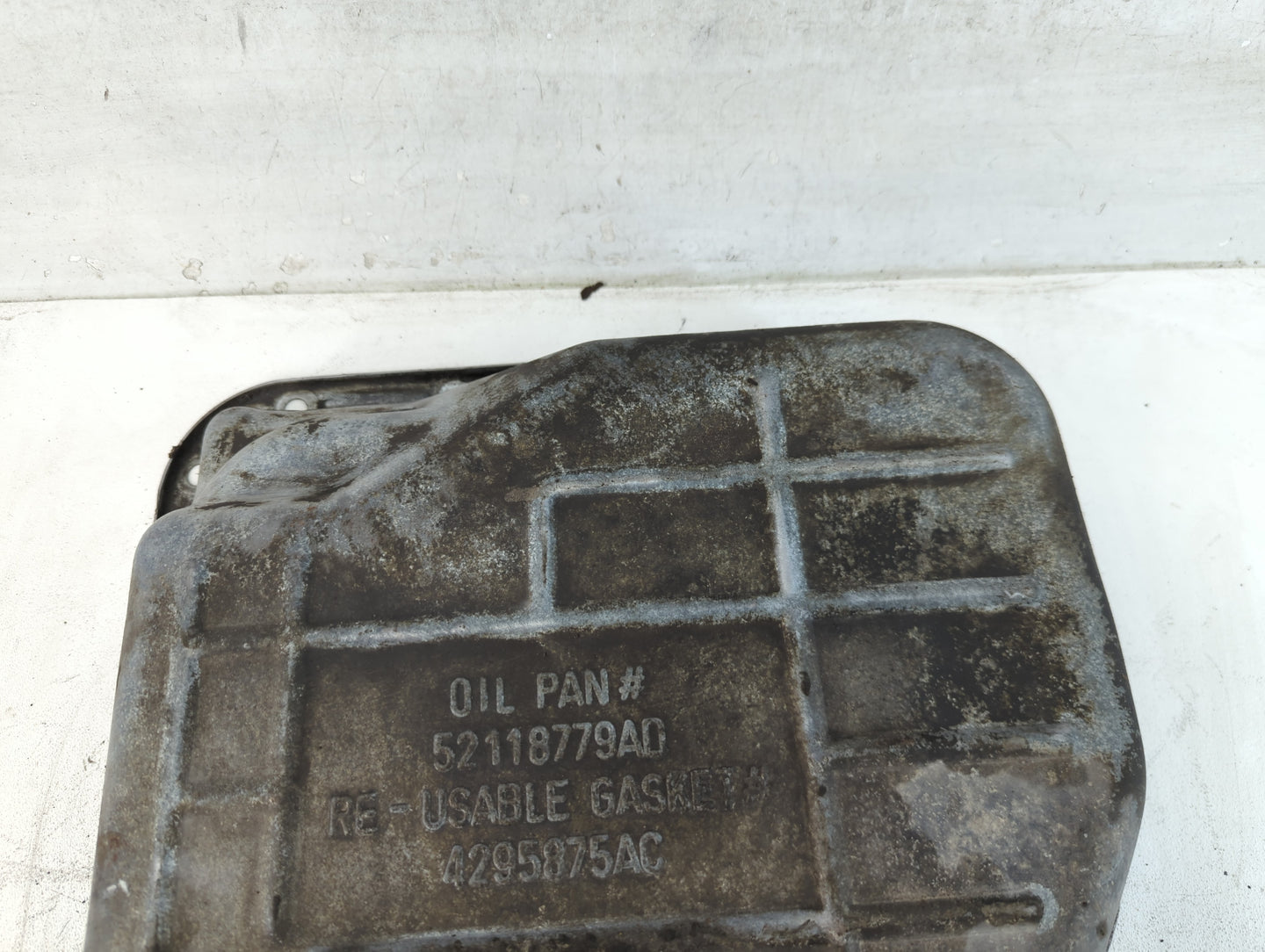 1999-2004 Jeep Grand Cherokee Engine Oil Pan P/N:52118779AD 4295875AC Fits Fits 1999 2000 2001 2002 2003 2004 OEM Used Auto 