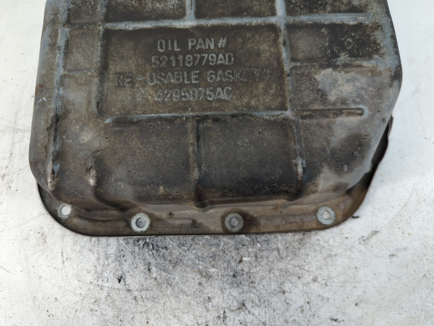 1999-2004 Jeep Grand Cherokee Engine Oil Pan P/N:52118779AD 4295875AC Fits Fits 1999 2000 2001 2002 2003 2004 OEM Used Auto 