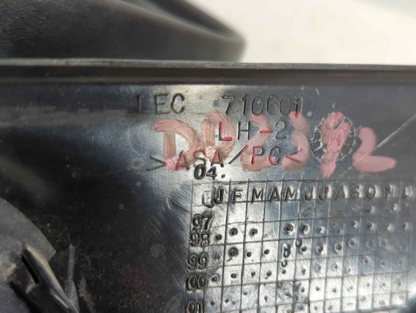 1999-2004 Jeep Grand Cherokee Driver Side View Mirror - Left Door Mirror OEM Used - Oemusedautoparts1.com