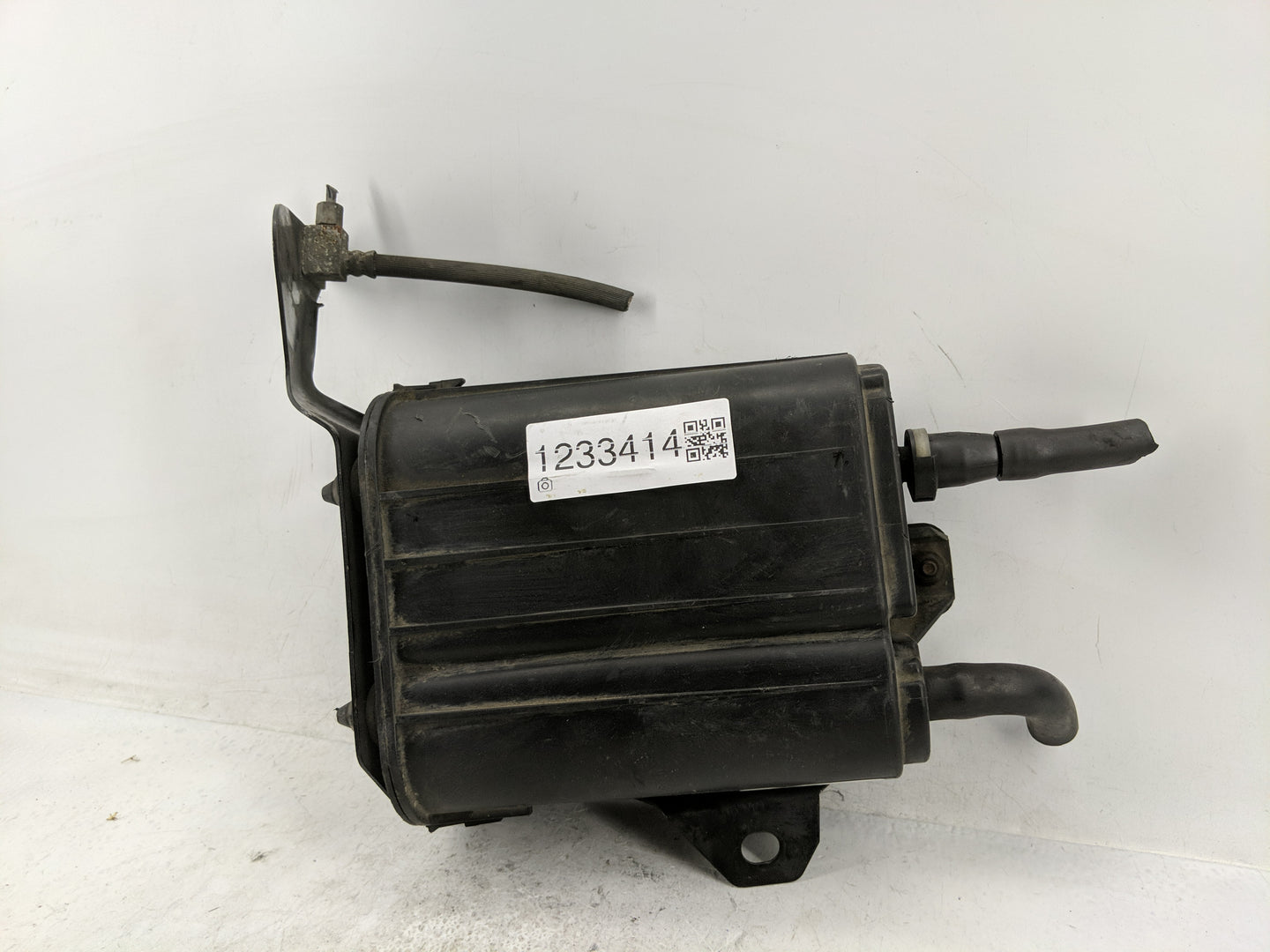 2004 Jeep Liberty Fuel Vapor Charcoal Canister - Oemusedautoparts1.com