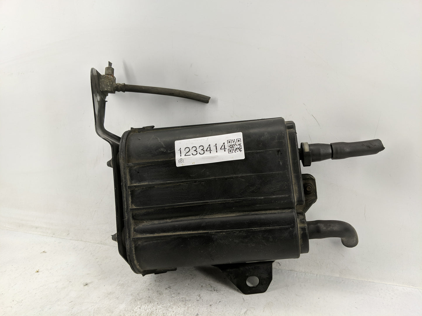 2004 Jeep Liberty Fuel Vapor Charcoal Canister - Oemusedautoparts1.com