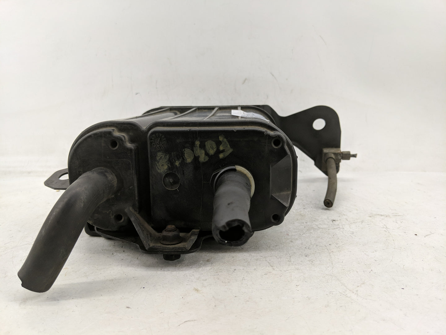 2004 Jeep Liberty Fuel Vapor Charcoal Canister - Oemusedautoparts1.com