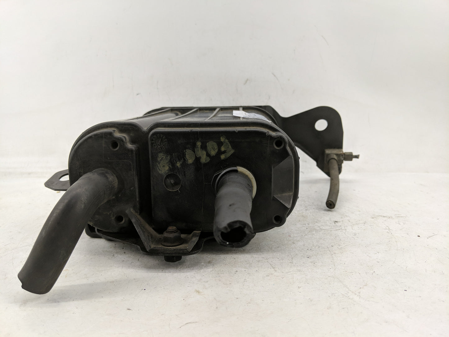 2004 Jeep Liberty Fuel Vapor Charcoal Canister - Oemusedautoparts1.com