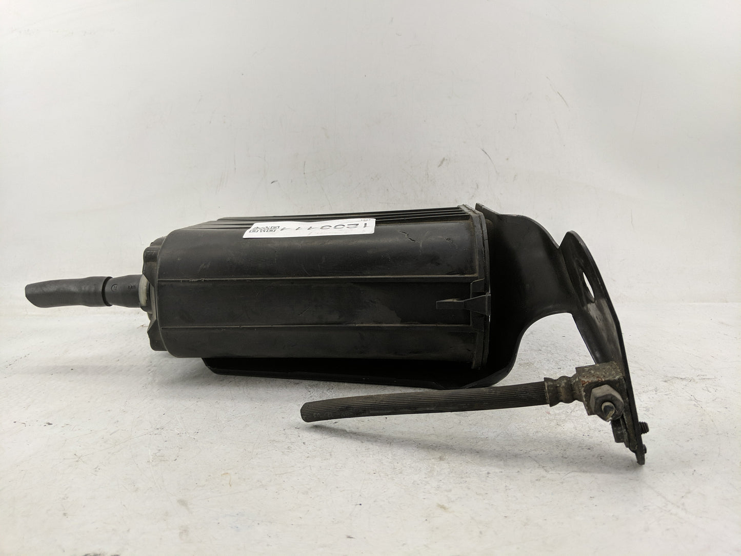 2004 Jeep Liberty Fuel Vapor Charcoal Canister - Oemusedautoparts1.com