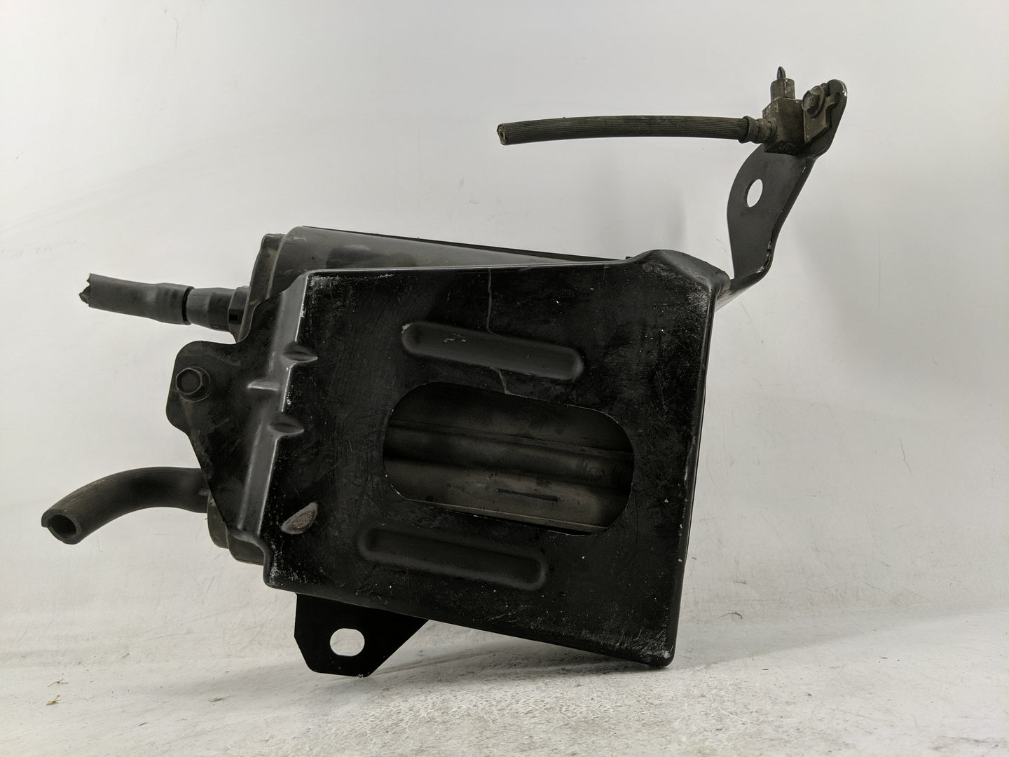 2004 Jeep Liberty Fuel Vapor Charcoal Canister - Oemusedautoparts1.com